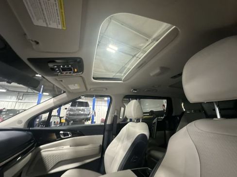 Used 2025 Kia Carnival SX Prestige FWD image 20