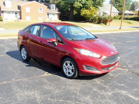 Used 2015 Ford Fiesta SE image 3