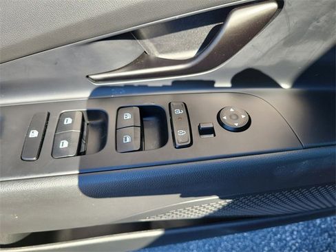 Used 2025 Hyundai Elantra Sport image 20