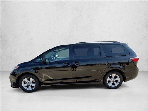 Used 2020 Toyota Sienna LE image 9