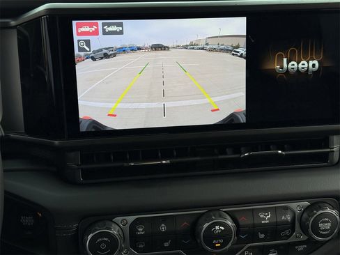 Used 2025 Jeep Gladiator Mojave image 16