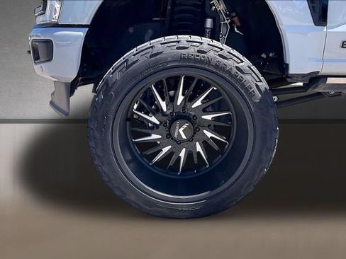 Used 2025 Ford F250 Platinum w/ FX4 Off-Road Package AWD/4WD image 6
