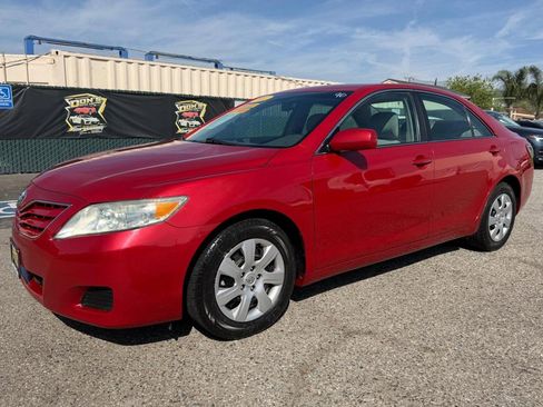 Used 2011 Toyota Camry LE image 12