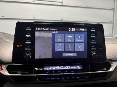 Used 2021 Toyota Sienna XLE image 18