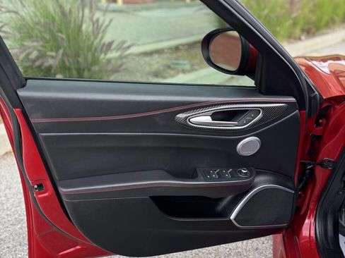 Used 2018 Alfa Romeo Giulia Quadrifoglio w/ Driver Assist Dynamic Package image 17