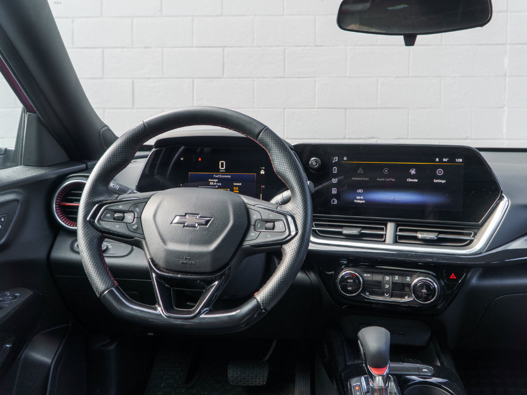 Used 2025 Chevrolet Trax RS w/ Sunroof Package FWD image 22