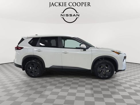 New 2026 Nissan Rogue SV w/ Cold Weather Package AWD/4WD image 4