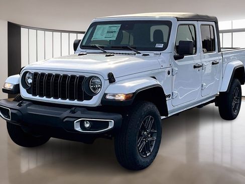 New 2025 Jeep Gladiator Sport image 2