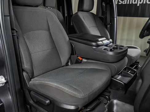 Used 2024 RAM 3500 Tradesman w/ Chrome Appearance Group image 30