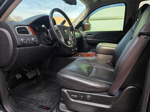 Used 2009 Chevrolet Avalanche LTZ image 13