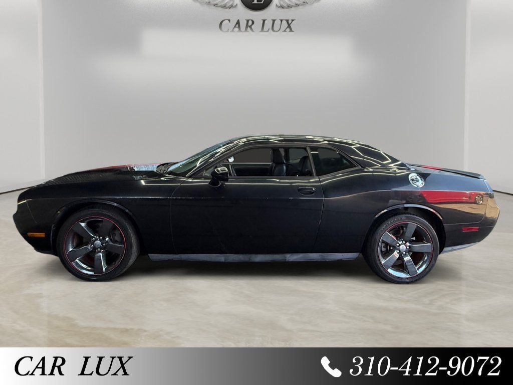 Used 2013 Dodge Challenger SXT RWD image 2