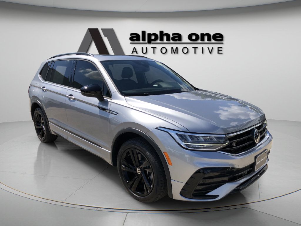 Used 2024 Volkswagen Tiguan SE R-Line FWD image 3