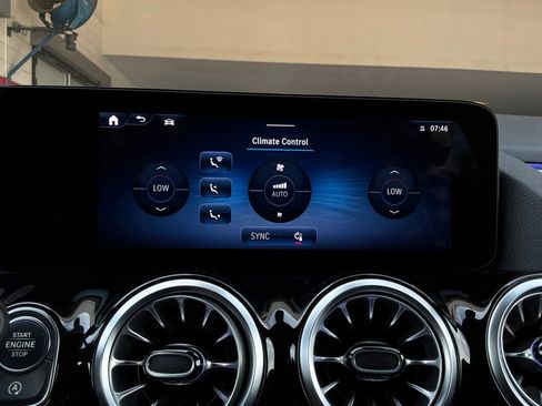 Used 2025 Mercedes-Benz GLA 250 image 32