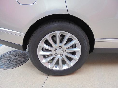 Used 2019 Land Rover Range Rover HSE image 24