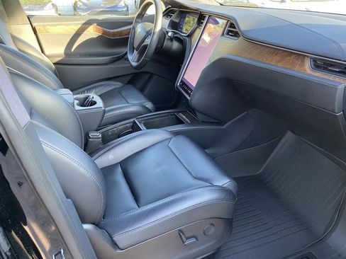 Used 2019 Tesla Model X 75D image 6
