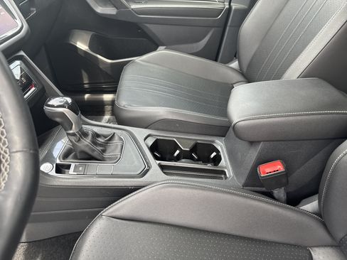 Certified 2022 Volkswagen Tiguan SE w/ Panoramic Sunroof Package FWD image 24