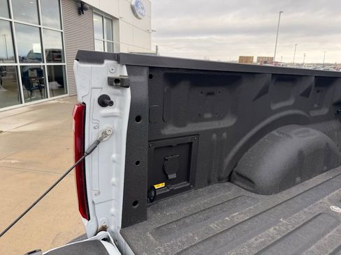 Used 2025 Ford F150 Lariat w/ Equipment Group 501A Mid image 8