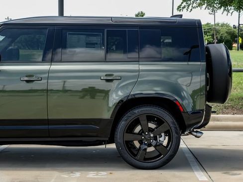 New 2026 Land Rover Defender 110 X-Dynamic SE AWD/4WD image 15