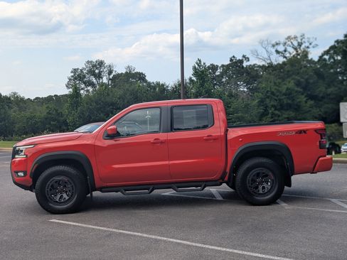 Used 2025 Nissan Frontier PRO-4X w/ Pro Convenience Package AWD/4WD image 6