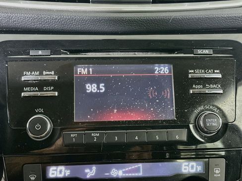 Used 2016 Nissan Rogue SV AWD/4WD image 19