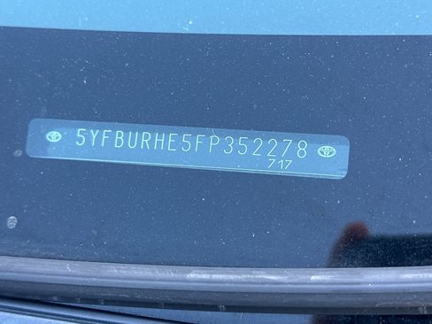 Used 2015 Toyota Corolla LE image 8