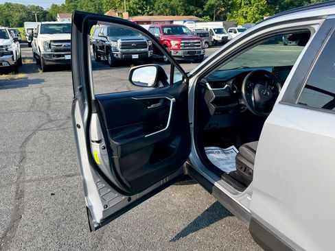 Used 2021 Toyota RAV4 XLE w/ Convenience Package AWD/4WD image 13