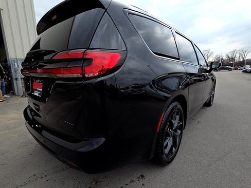 New 2026 Chrysler Pacifica Select w/ S Appearance Package FWD image 5