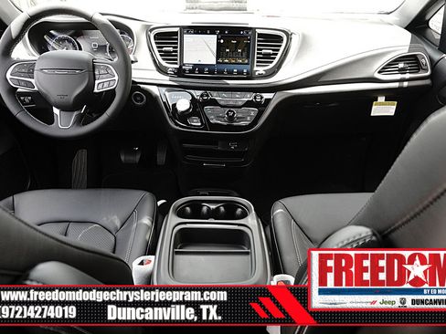 New 2027 Chrysler Pacifica Select AWD/4WD image 11