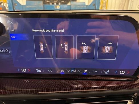 New 2026 Chevrolet Traverse Z71 w/ Enhanced Driving Package AWD/4WD image 27
