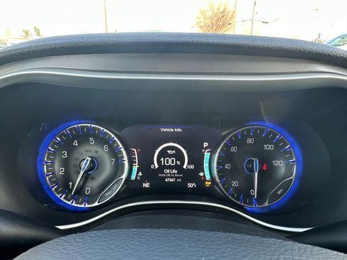 Used 2021 Chrysler Pacifica Touring image 20