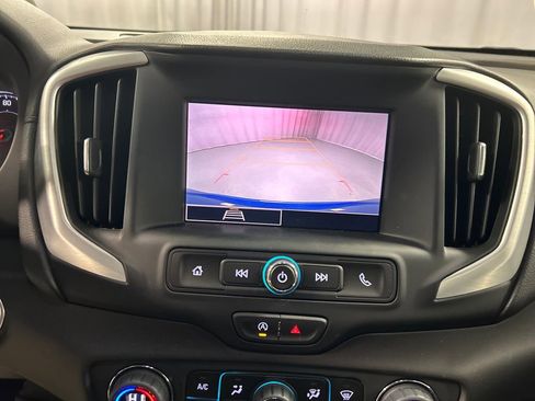 Used 2024 GMC Terrain SLE w/ Driver Convenience Package image 18
