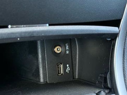 Used 2015 Ford Edge SEL image 16