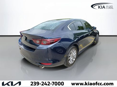 Used 2020 MAZDA MAZDA3 Sedan FWD image 4