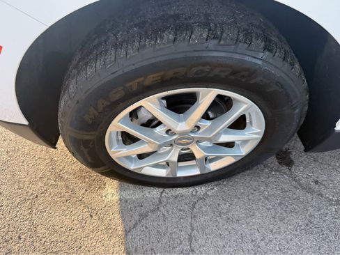 Used 2022 Chevrolet Equinox LS w/ LS Convenience Package AWD/4WD image 4