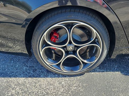 New 2025 Alfa Romeo Giulia w/ Veloce Package Rwd image 5