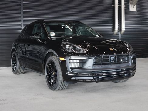 New 2026 Porsche Macan GTS image 8