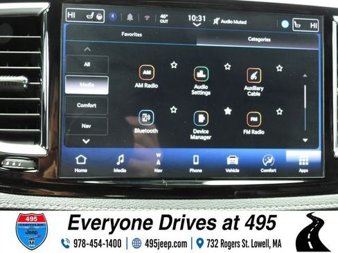 Used 2025 Chrysler Pacifica Limited FWD image 31