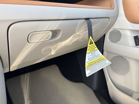 New 2025 Volkswagen ID. Buzz 1st Edition image 40