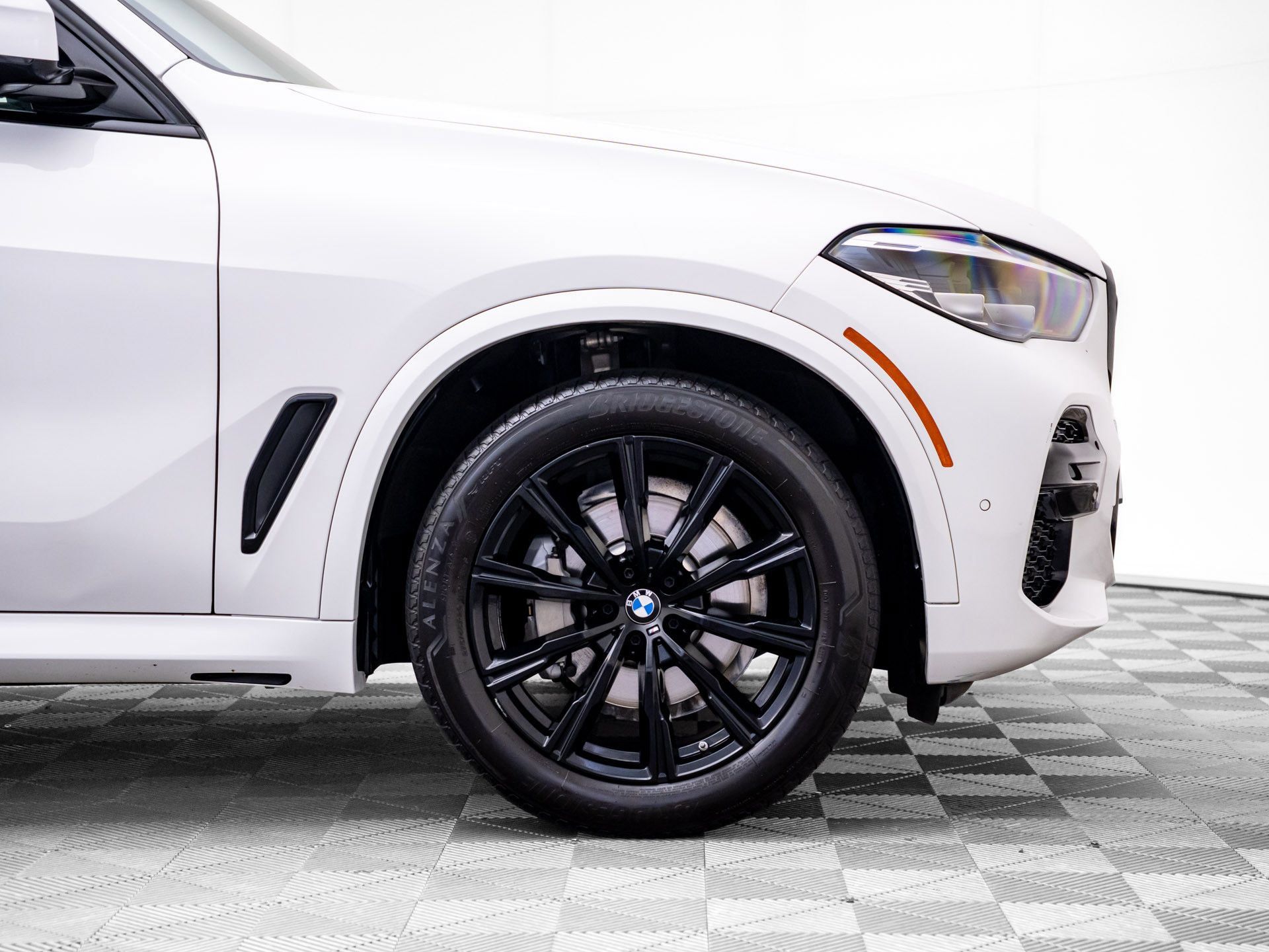 Certified 2022 BMW X5 xDrive40i w/ M Sport Package AWD/4WD image 38