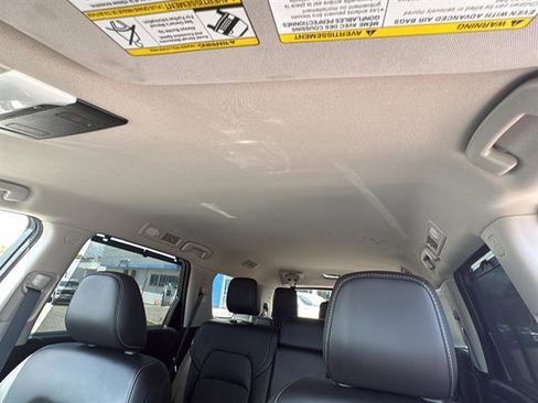 Used 2023 Nissan Pathfinder SL w/ Lighting Package (N92) image 28