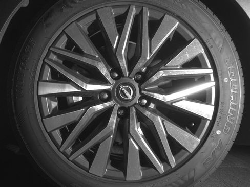 Used 2025 Nissan Altima 2.5 SV image 12