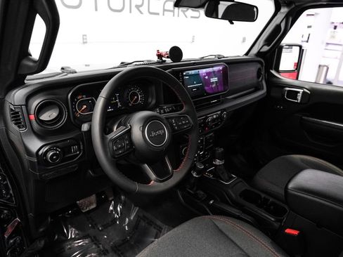 Used 2024 Jeep Wrangler Unlimited Rubicon image 3