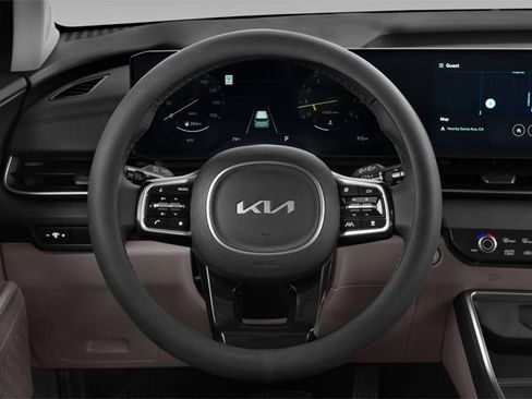 Used 2025 Kia Carnival FWD image 8