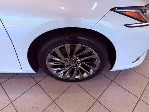 Certified 2024 Lexus ES 300h w/ Accessory Package (Z2) FWD image 18