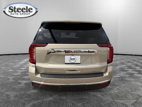 Used 2022 GMC Yukon SLT w/ SLT Premium Package AWD/4WD image 4