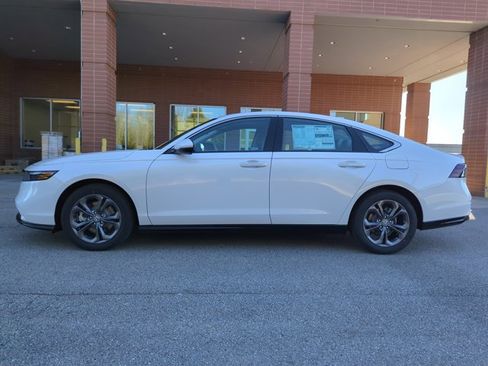 Certified 2025 Honda Accord EX-L image 4