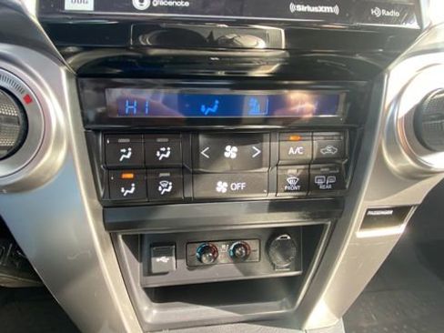 Used 2022 Toyota 4Runner Limited AWD/4WD image 18