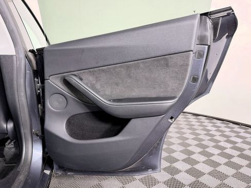 Used 2023 Tesla Model Y Long Range AWD/4WD image 38