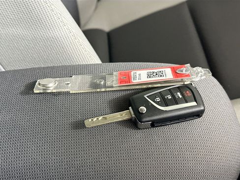 Used 2025 Toyota Corolla LE image 32