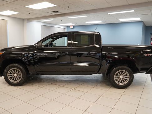 Used 2023 Chevrolet Colorado LT w/ LT Convenience Package II image 2